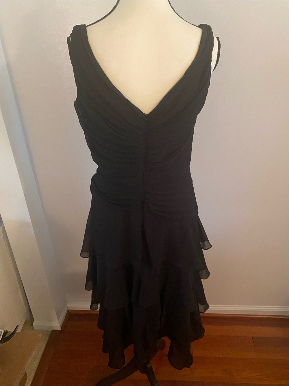 Tadashi shoji size 6 black dress perfect condition - Picture 5 of 9